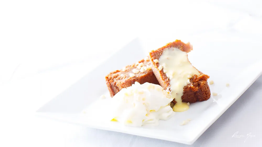 Fondant aux châtaignes nappé de crème anglaise, chantilly